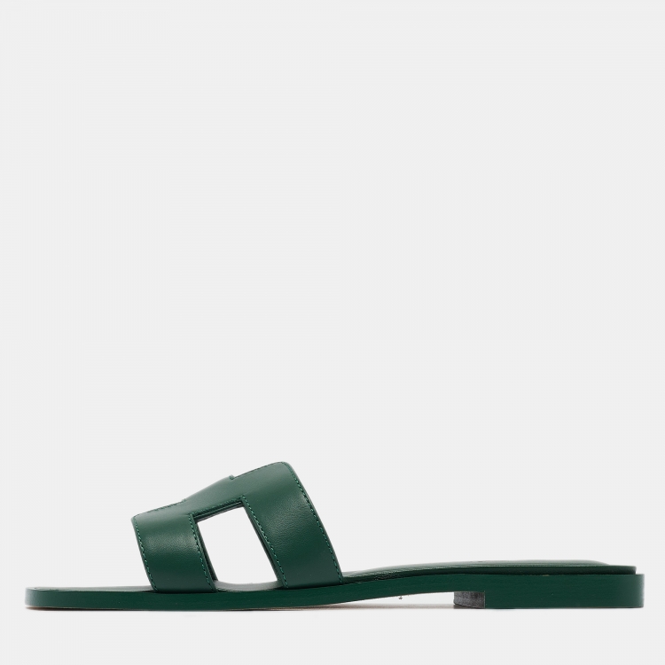 Pre Owned Hermès Green Leather Oran Flat Slides Size 37
