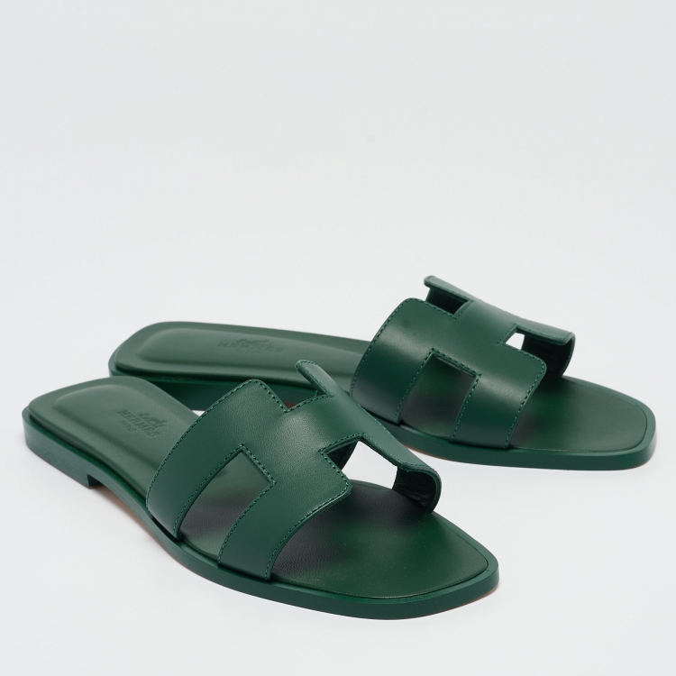 Pre Owned Hermès Green Leather Oran Flat Slides Size 37