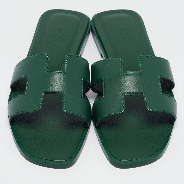 Pre Owned Hermès Green Leather Oran Flat Slides Size 37