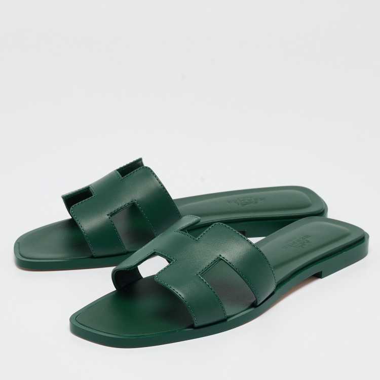 Pre Owned Hermès Green Leather Oran Flat Slides Size 37