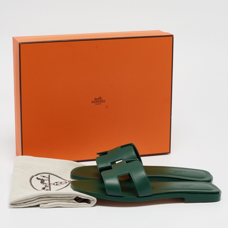 Pre Owned Hermès Green Leather Oran Flat Slides Size 37