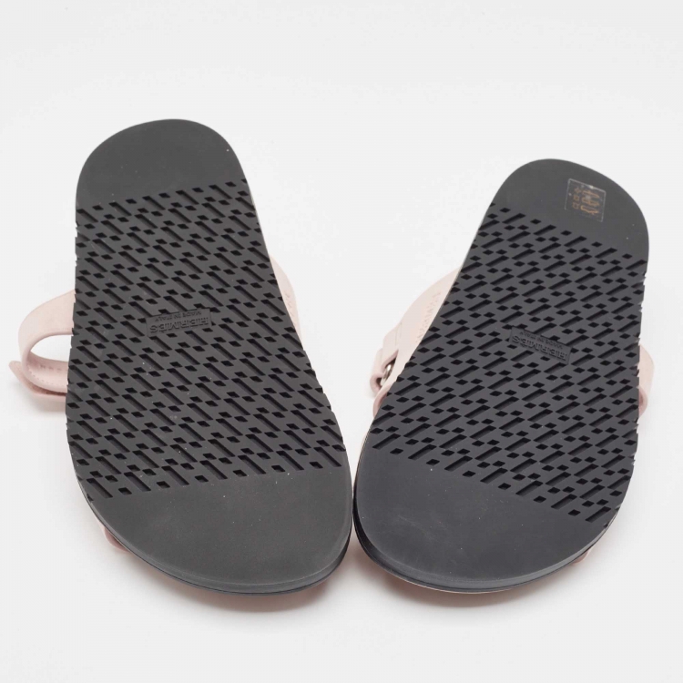 مملوكة مسبقًا Hermes Pink Suede Chypre Sandals Size 39