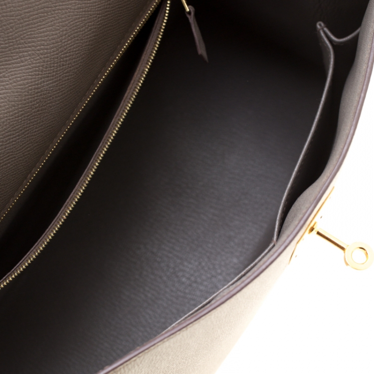 مملوكة مسبقًا Hermes Etain Epsom Leather Gold Hardware Kelly Sellier 28 Bag