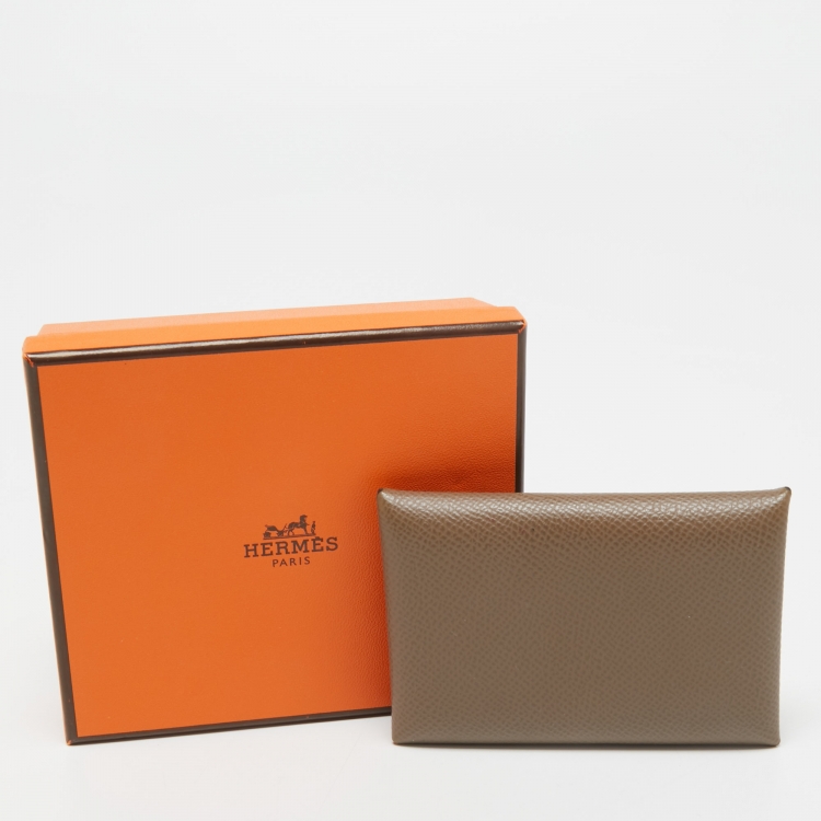 مملوكة مسبقًا Hermes Etoupe Grey Epsom Leather Calvi Card Holder
