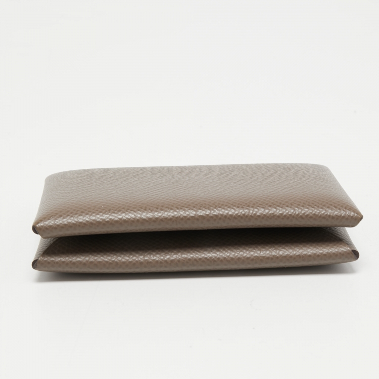 مملوكة مسبقًا Hermes Etoupe Grey Epsom Leather Calvi Card Holder