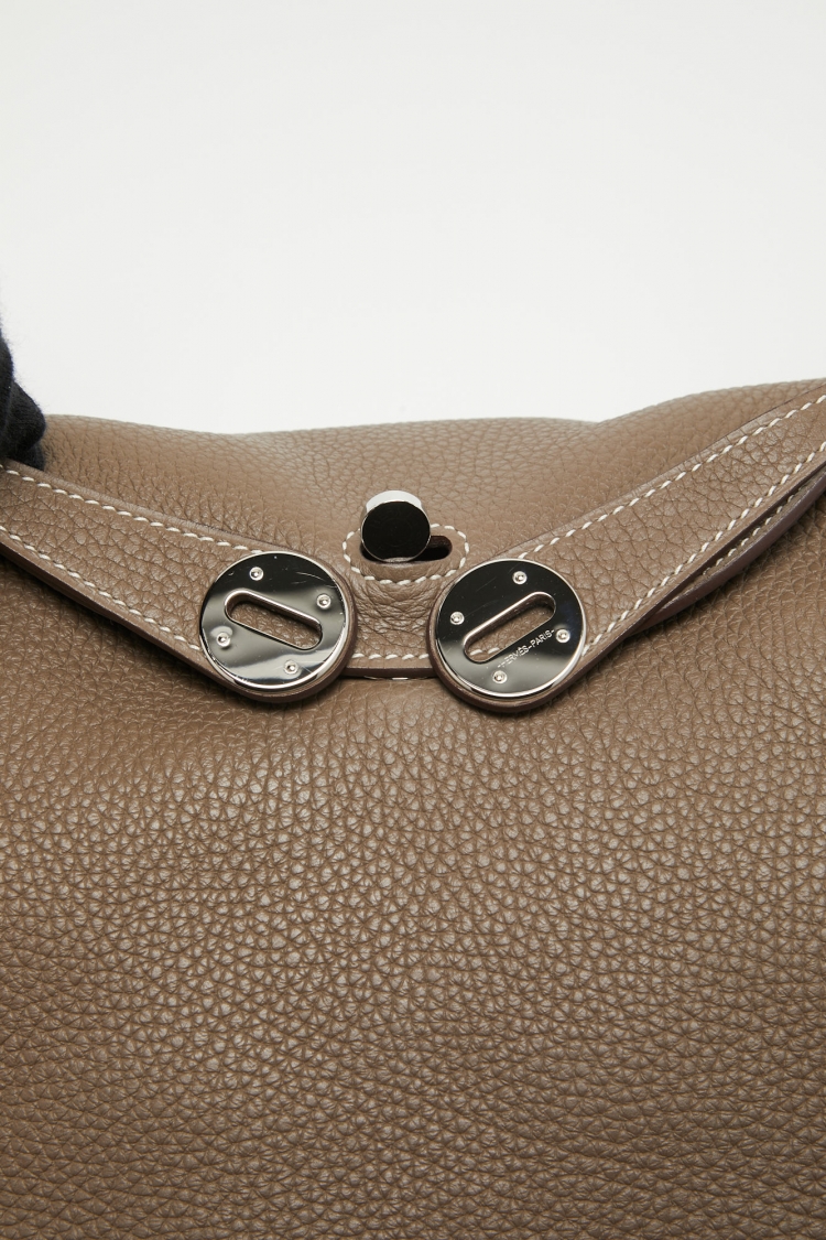 Pre Owned Hermes Taupe Taurillon Clemence Leather Palladium Finish Lindy 26 Bag