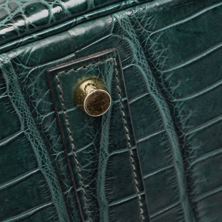 مملوكة مسبقًا Hermes Vert Fonce Matte Crocodile Porosus Gold Finish Birkin 40 Bag