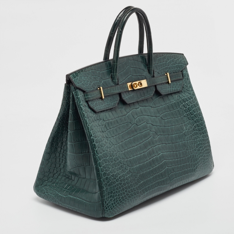 مملوكة مسبقًا Hermes Vert Fonce Matte Crocodile Porosus Gold Finish Birkin 40 Bag