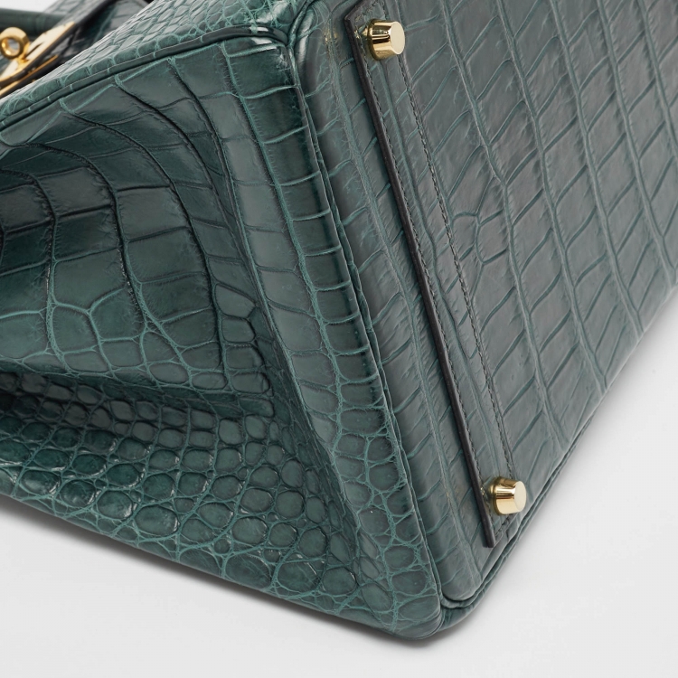 مملوكة مسبقًا Hermes Vert Fonce Matte Crocodile Porosus Gold Finish Birkin 40 Bag