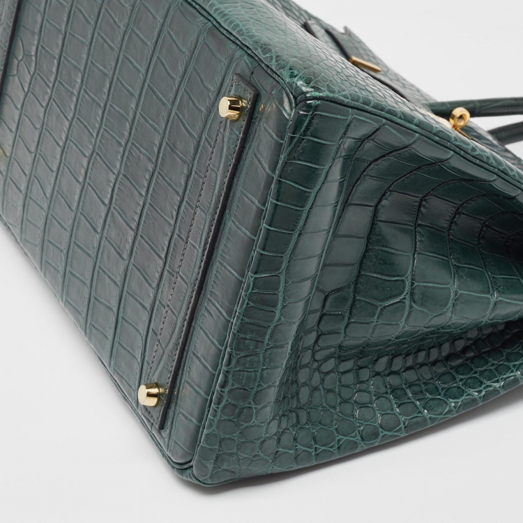 مملوكة مسبقًا Hermes Vert Fonce Matte Crocodile Porosus Gold Finish Birkin 40 Bag