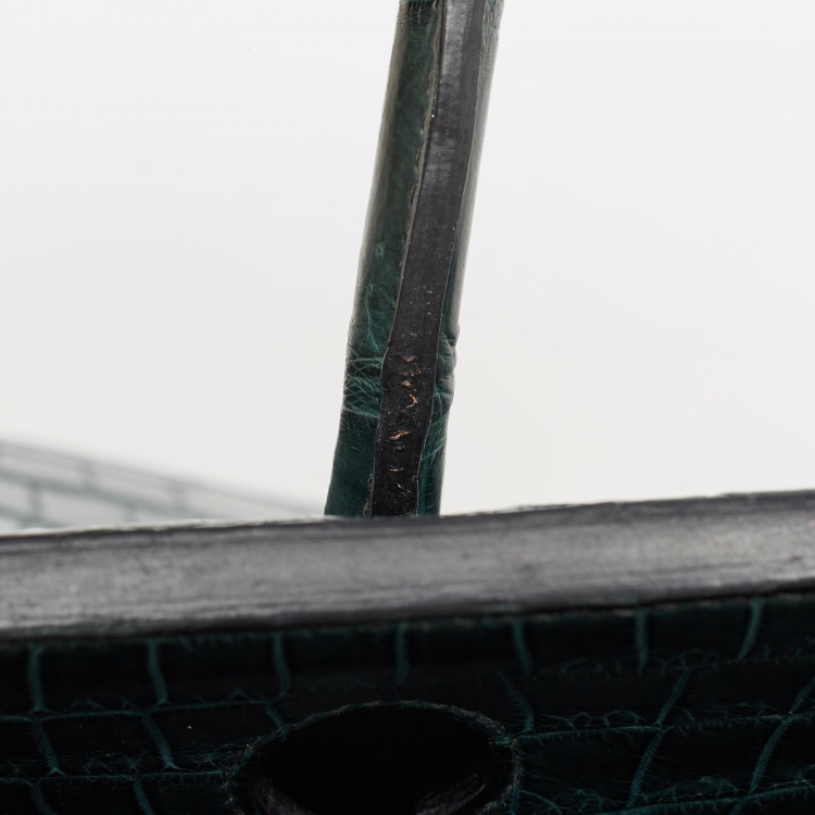 مملوكة مسبقًا Hermes Vert Fonce Matte Crocodile Porosus Gold Finish Birkin 40 Bag