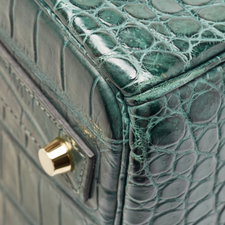 مملوكة مسبقًا Hermes Vert Fonce Matte Crocodile Porosus Gold Finish Birkin 40 Bag