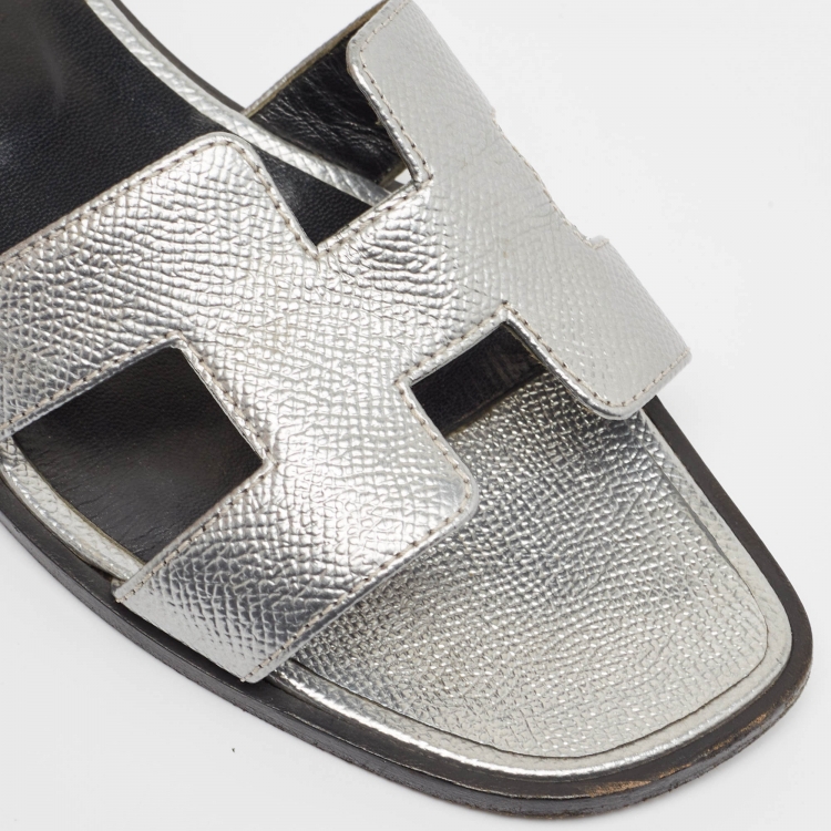 Pre Owned Hermes Silver Leather Oran Sandals Size 38