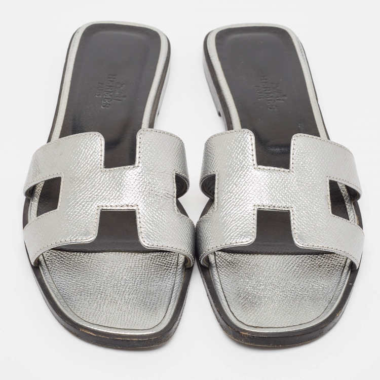 Pre Owned Hermes Silver Leather Oran Sandals Size 38