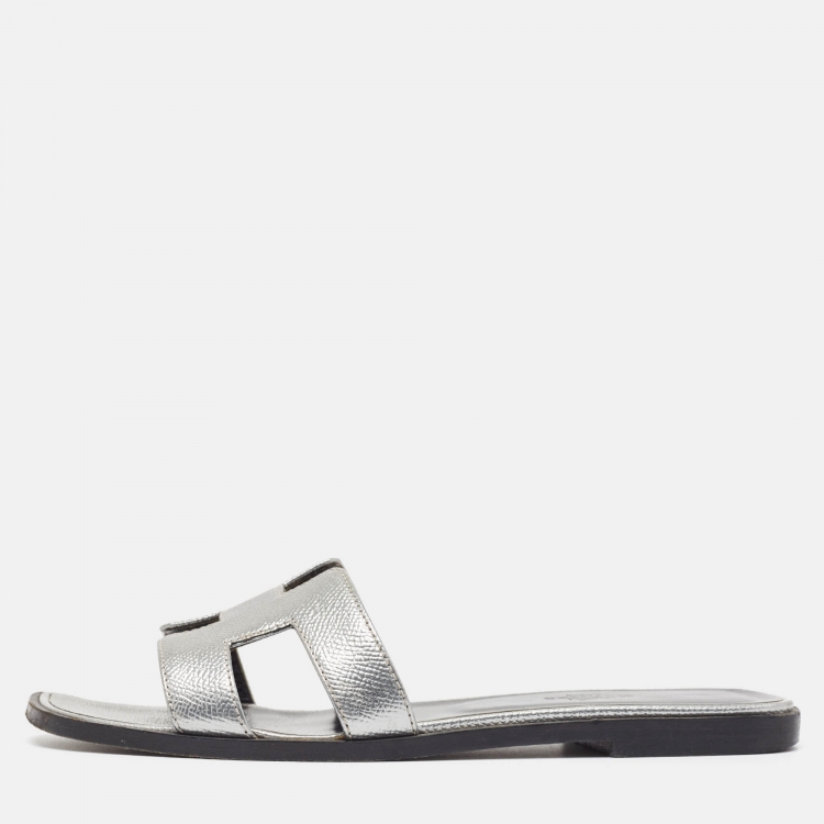 Pre Owned Hermes Silver Leather Oran Sandals Size 38