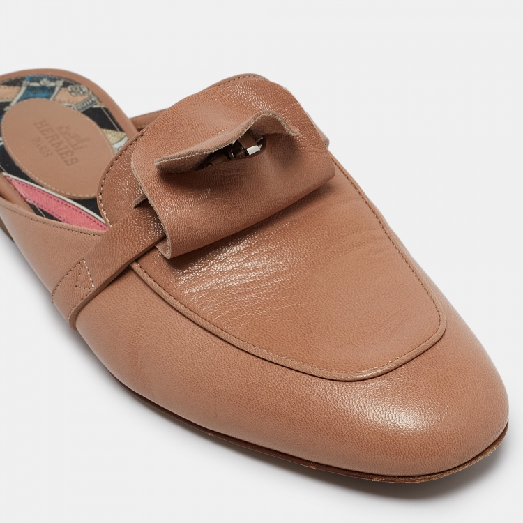 مملوكة مسبقًا Hermes Beige Leather Oz Flat Mules Size 37