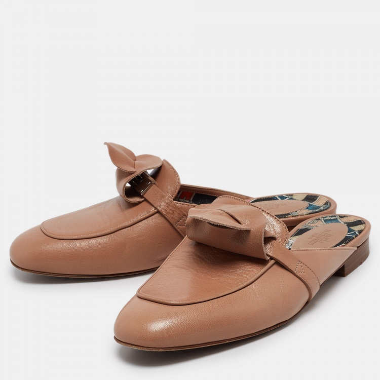مملوكة مسبقًا Hermes Beige Leather Oz Flat Mules Size 37