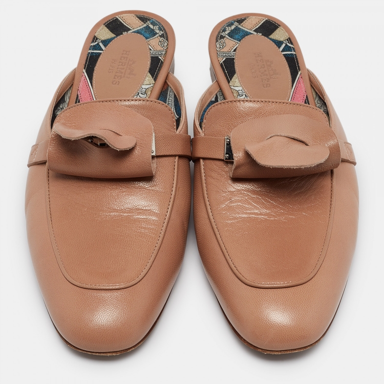 مملوكة مسبقًا Hermes Beige Leather Oz Flat Mules Size 37