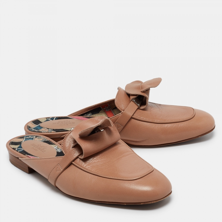 مملوكة مسبقًا Hermes Beige Leather Oz Flat Mules Size 37