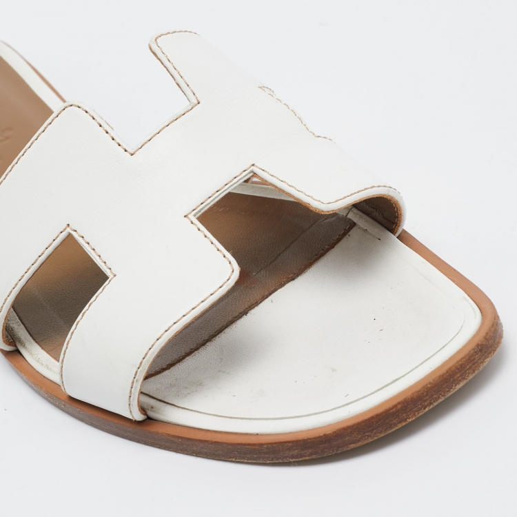 Pre Owned Hermes White Leather Oran Flat Slides Size 36