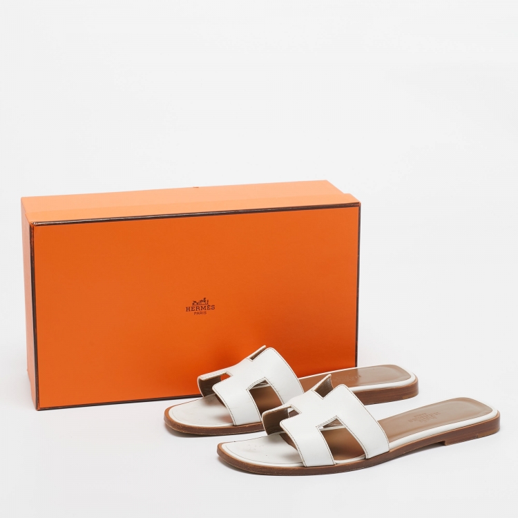 Pre Owned Hermes White Leather Oran Flat Slides Size 36