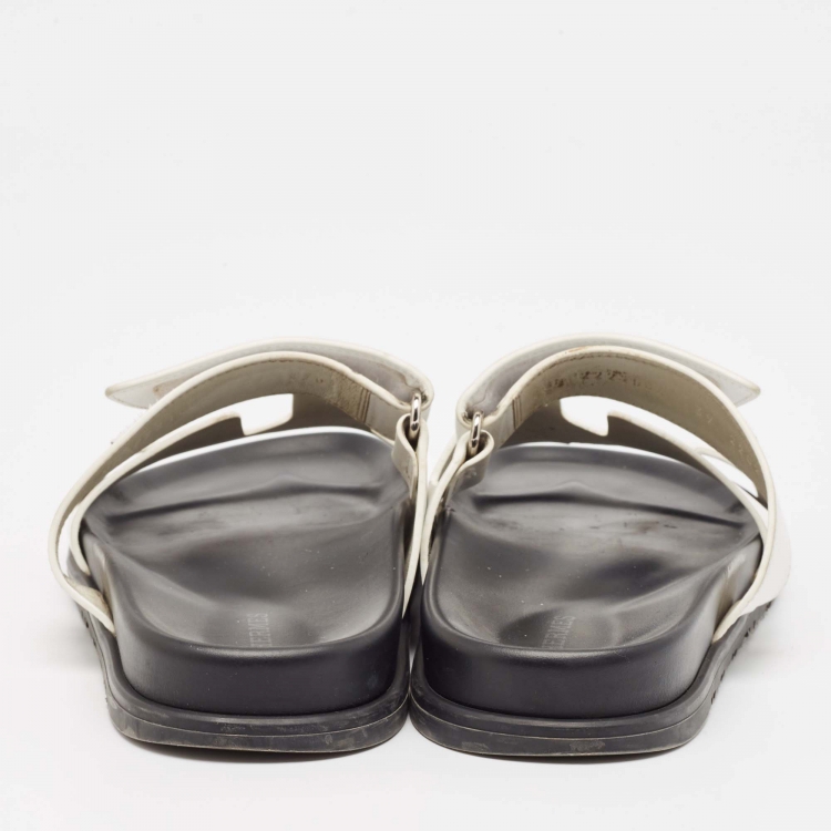 مملوكة مسبقًا Hermes White Leather Chypre Sandals Size 39