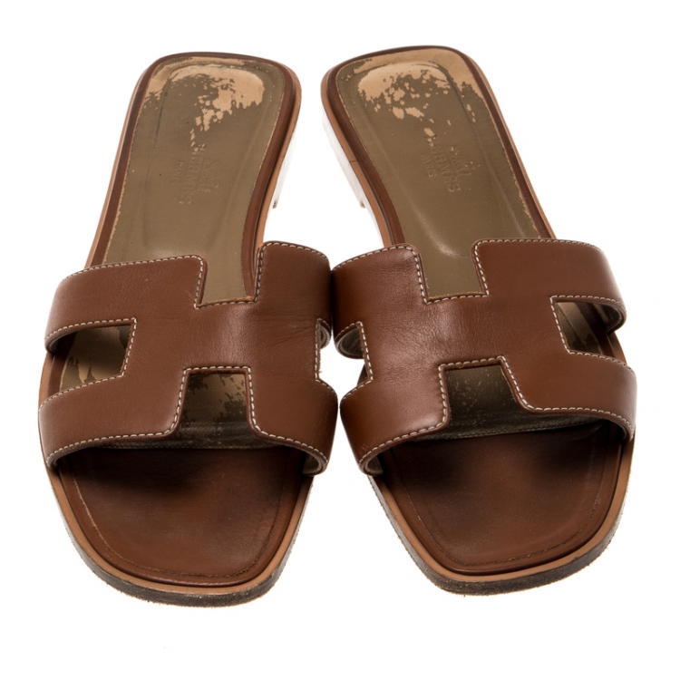 مملوكة مسبقًا Hermes Brown Leather Oran Sandals Size 39