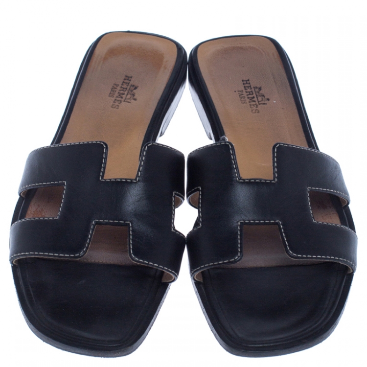 مملوكة مسبقًا Hermes Black Leather Oran Flat Slides Size 37