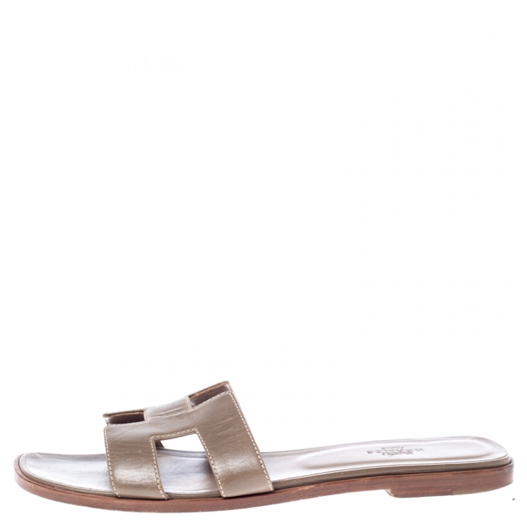 Pre Owned Hermes Brown Leather Oran Flat Slides Size 39