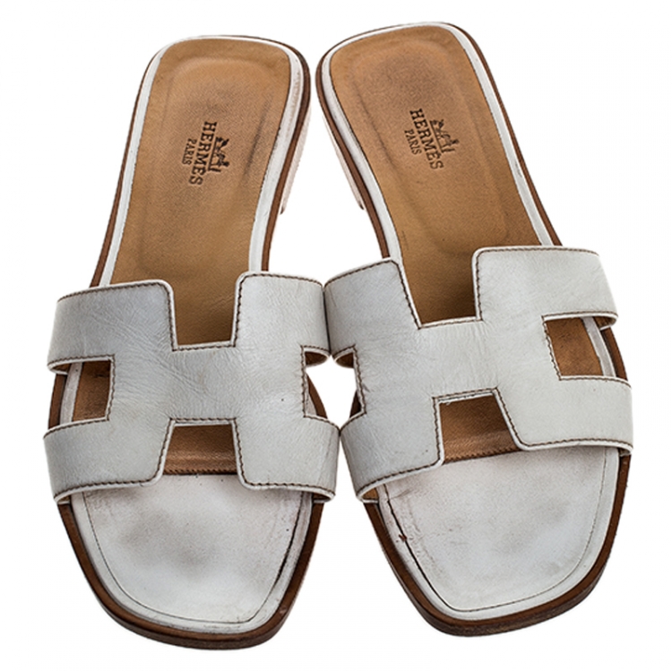 مملوكة مسبقًا Hermes White Leather Oran Slide Sandals Size 39
