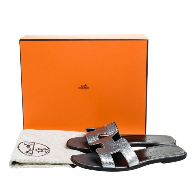 Pre Owned Hermes Metallic Gunmetal Textured Leather Oran Flat Slides Size 37