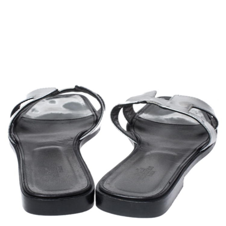 Pre Owned Hermes Metallic Silver Leather Oran Flat Slides Size 38.5