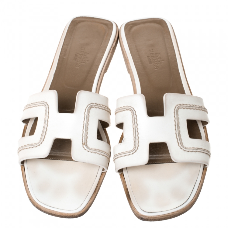 Pre Owned Hermes White Stitch Detail Leather Oran Slides Flats Size 41