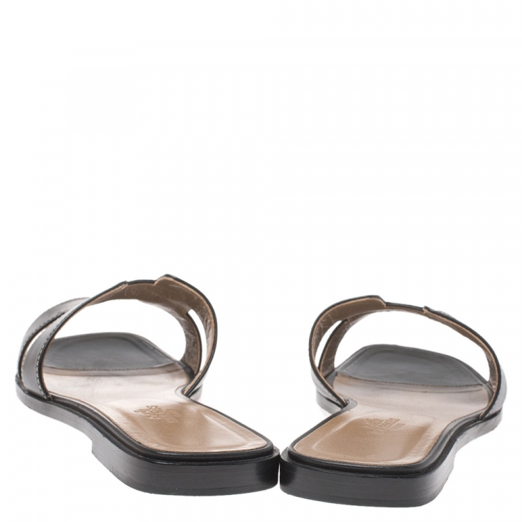 Pre Owned Hermes Black Leather Oran Flat Slides Size 39.5