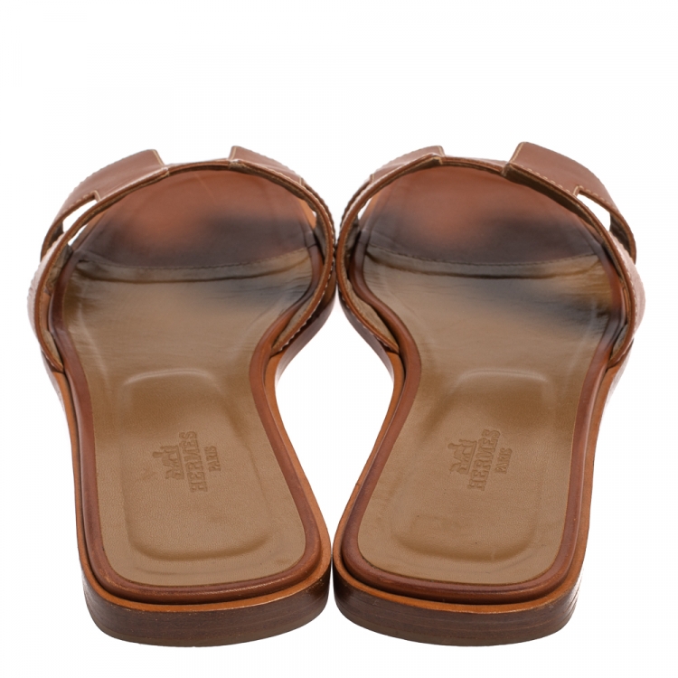 Pre Owned Hermes Brown Leather Oran Flat Slides Size 39.5