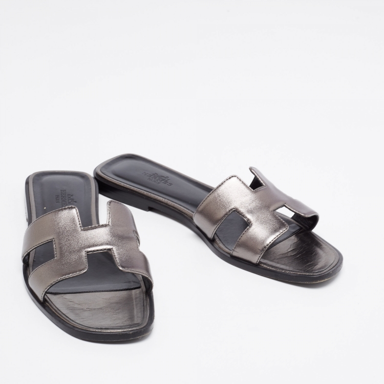 Pre Owned Hermès Metallic Bronze Leather Oran Sandals Size 38