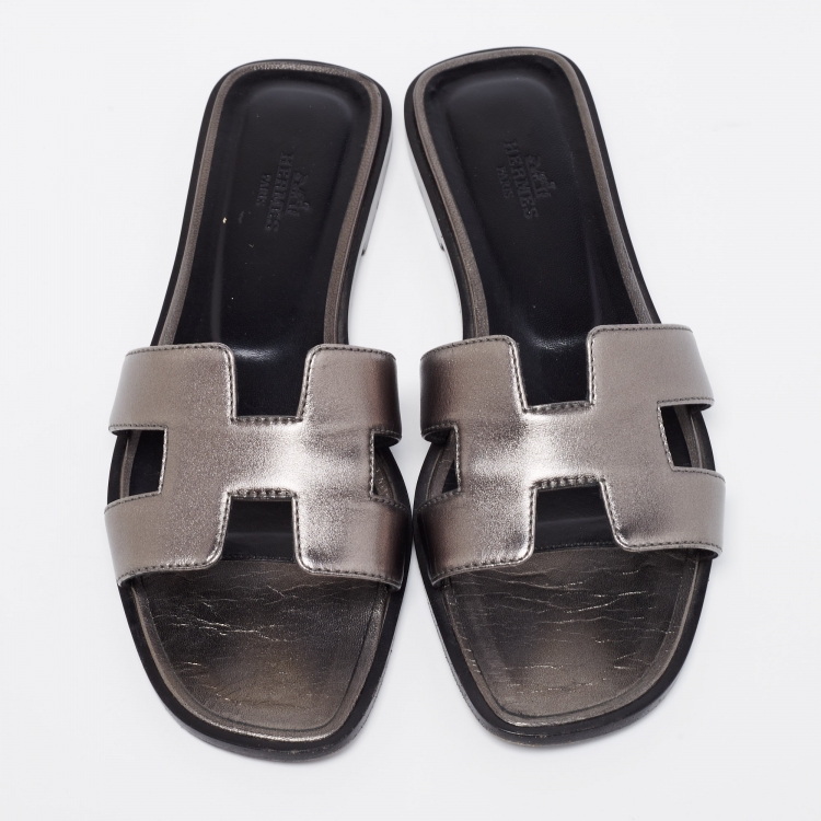 Pre Owned Hermès Metallic Bronze Leather Oran Sandals Size 38