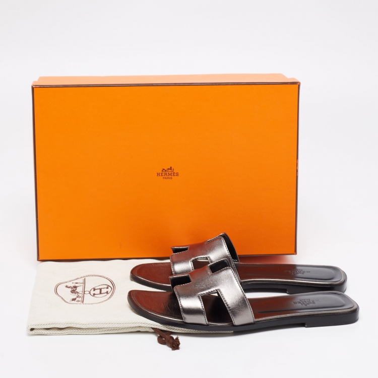 Pre Owned Hermès Metallic Bronze Leather Oran Sandals Size 38