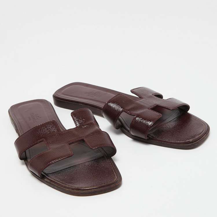 Pre Owned Hermes Burgundy Patent Leather Oran Flat Slides Size 40.5