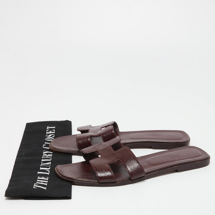 Pre Owned Hermes Burgundy Patent Leather Oran Flat Slides Size 40.5