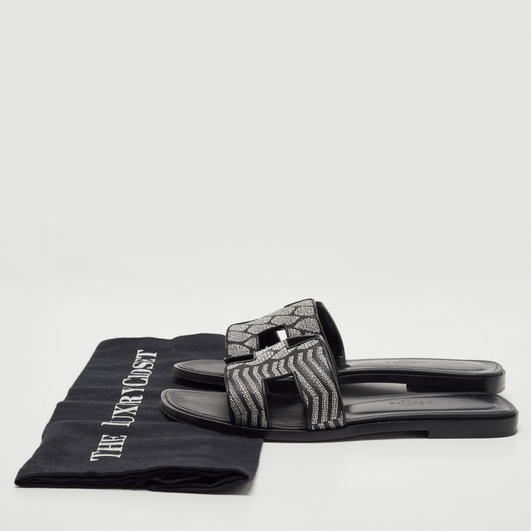 Pre Owned Hermes Black Embroidery Leather Oran Flat Slides Size 37