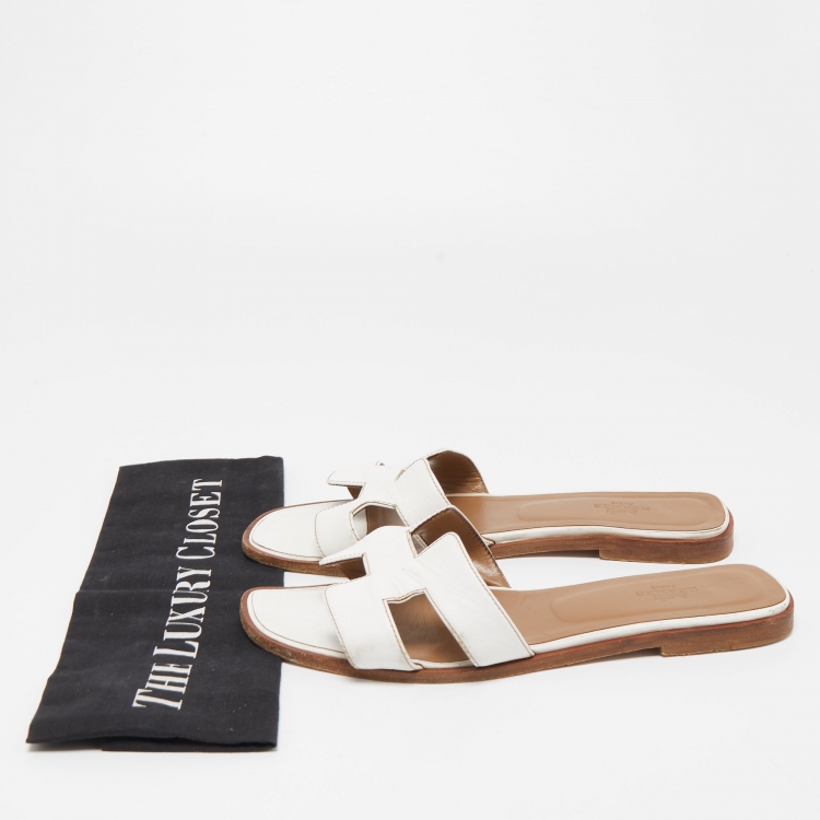 Pre Owned Hermes White Leather Oran  Slide Flats Size 39 