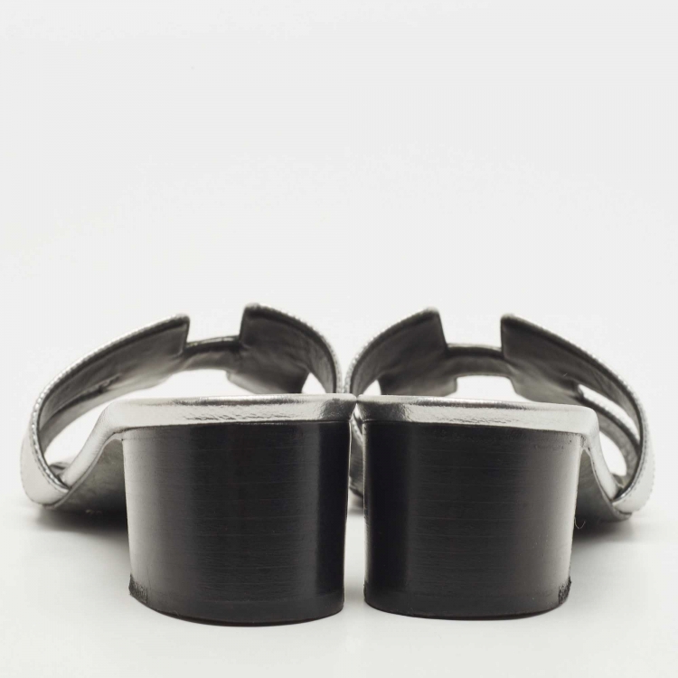 مملوكة مسبقًا Hermes Silver Leather Oasis Slide Sandals Size 38