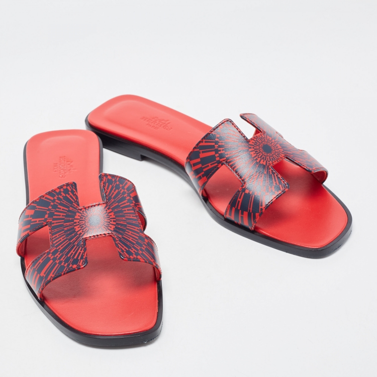 Pre Owned Hermes Red/Blue Print Leather Oran Flat Slides Size 39