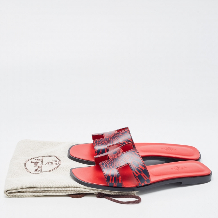 Pre Owned Hermes Red/Blue Print Leather Oran Flat Slides Size 39