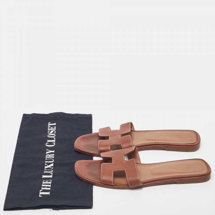 مملوكة مسبقًا Hermes Brown Leather Oran Flat Slides Size 38.5