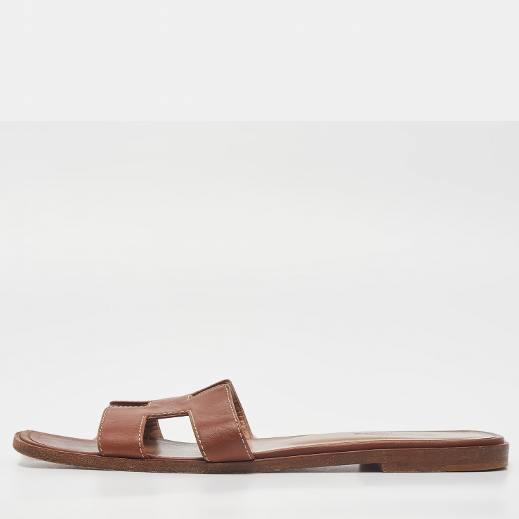 مملوكة مسبقًا Hermes Brown Leather Oran Flat Slides Size 38.5