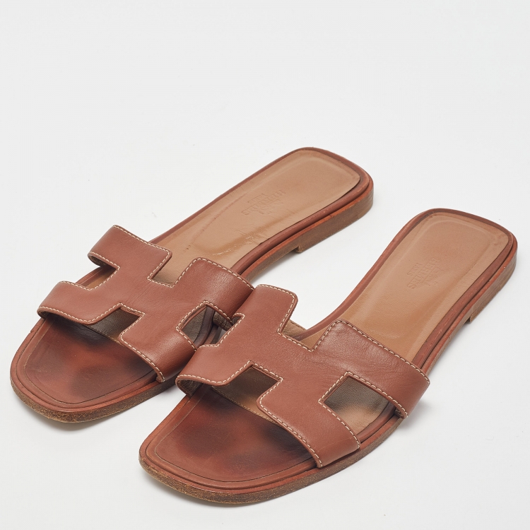 مملوكة مسبقًا Hermes Brown Leather Oran Flat Slides Size 38.5
