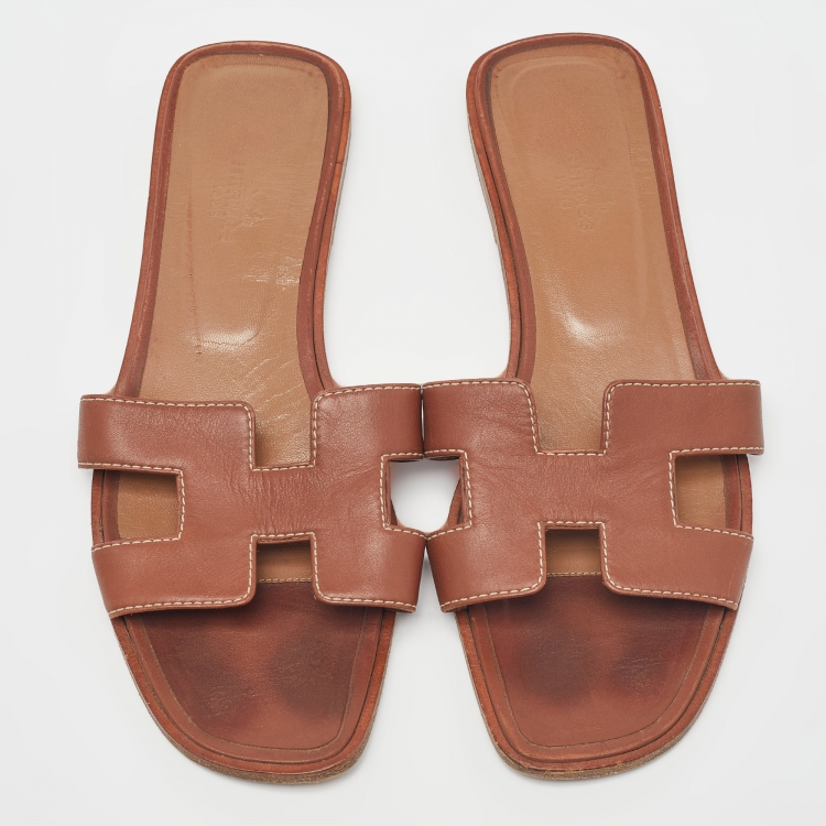 مملوكة مسبقًا Hermes Brown Leather Oran Flat Slides Size 38.5