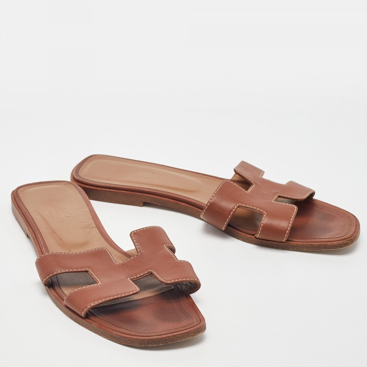 مملوكة مسبقًا Hermes Brown Leather Oran Flat Slides Size 38.5